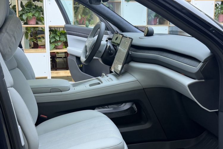 Used Nio ES8 2023 75 kWh Executive Edition Interior 8