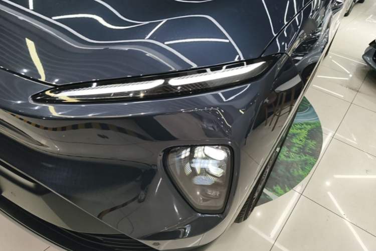 Used Nio ES8 2023 75 kWh Left Front Headlight