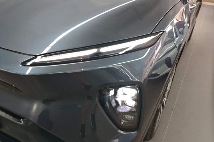 Used Nio ES8 2023 75 kWh Left Front Headlight