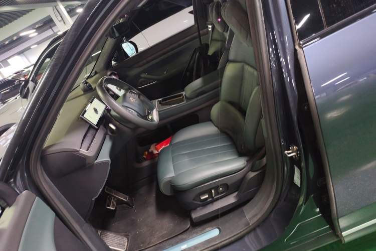 Used Nio ES8 2023 100kWh Signature Edition Left Front Seat