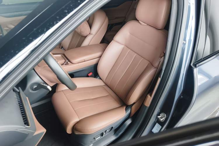 Used Nio ES8 2023 75 kWh Executive Edition Left Front Seat