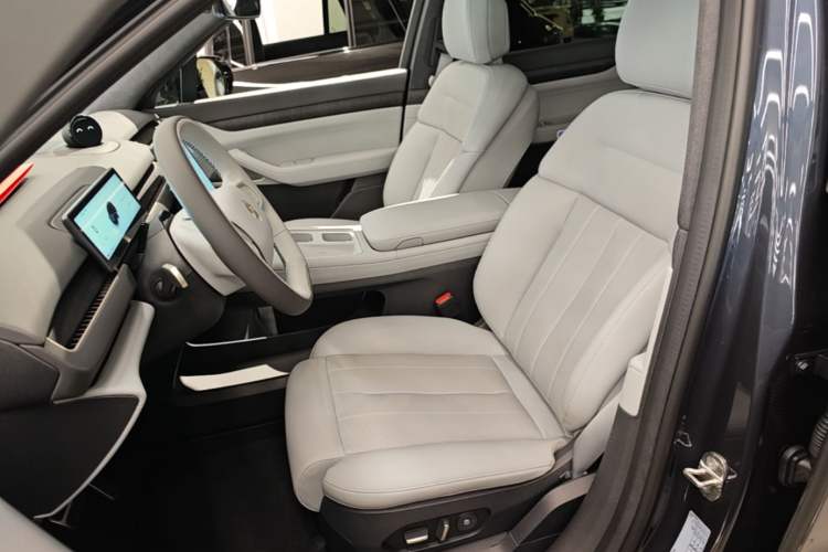 Used Nio ES8 2023 75 kWh Left Front Seat
