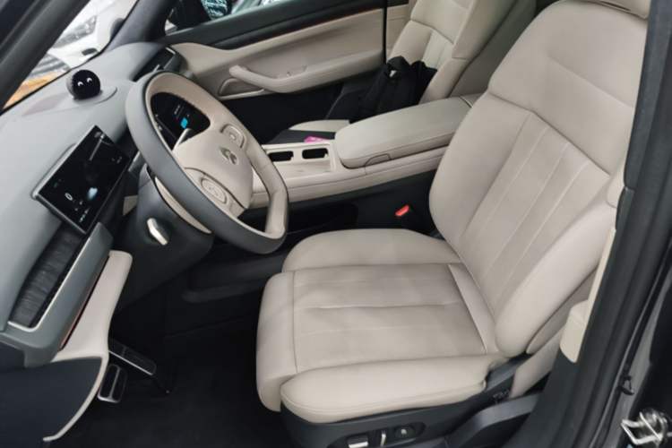 Used Nio ES8 2023 75 kWh Left Front Seat