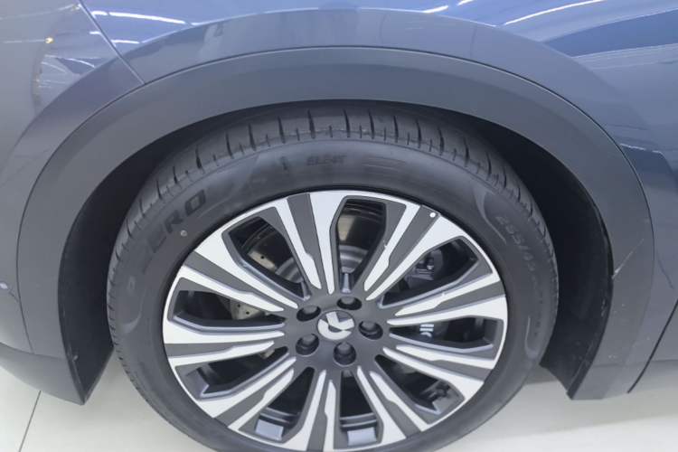 Used Nio ES8 2023 75 kWh Left Front Wheel Hub