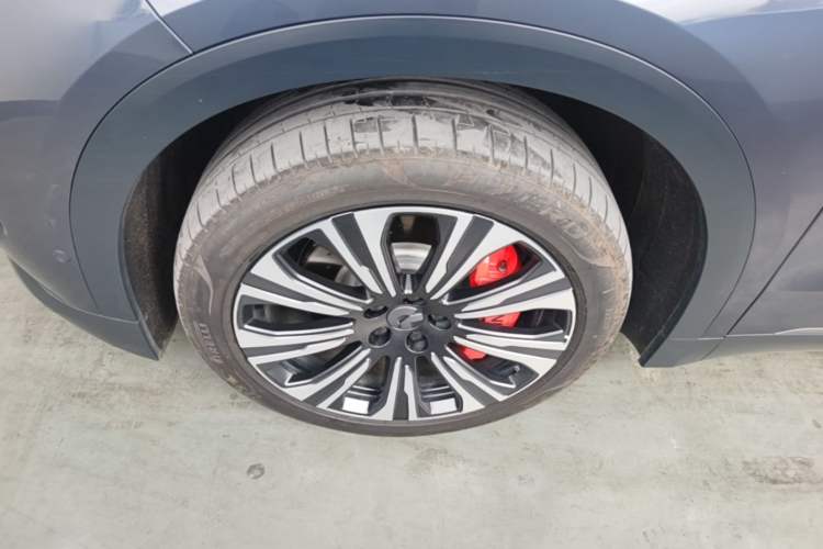 Used Nio ES8 2023 75 kWh Executive Edition Left Front Wheel Hub