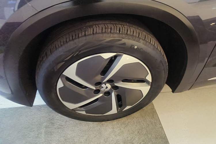 Used Nio ES8 2023 75 kWh Executive Edition Left Front Wheel Hub