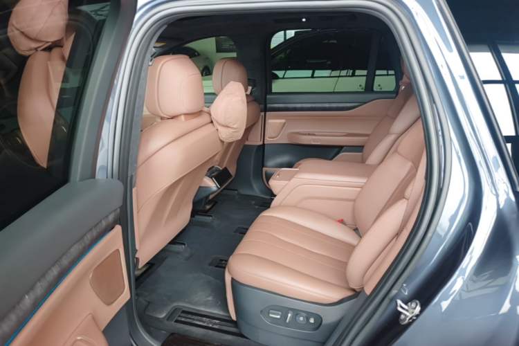 Used Nio ES8 2023 75 kWh Executive Edition Left Rear Seat
