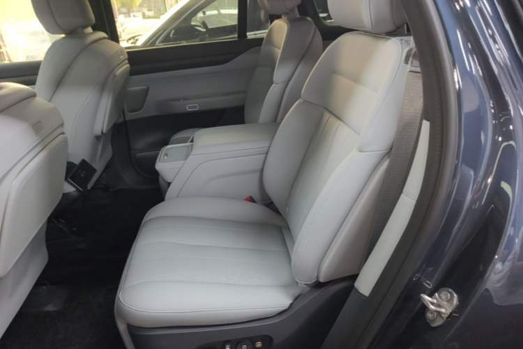 Used Nio ES8 2023 75 kWh Executive Edition Left Rear Seat