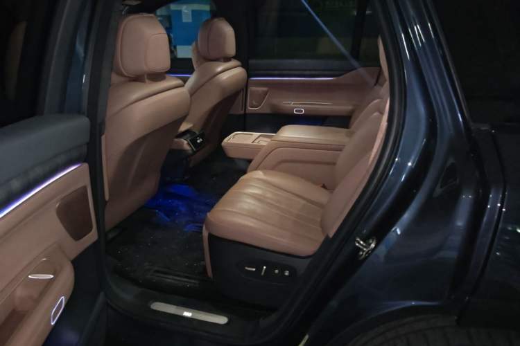 Used Nio ES8 2023 75 kWh Executive Edition Left Rear Seat