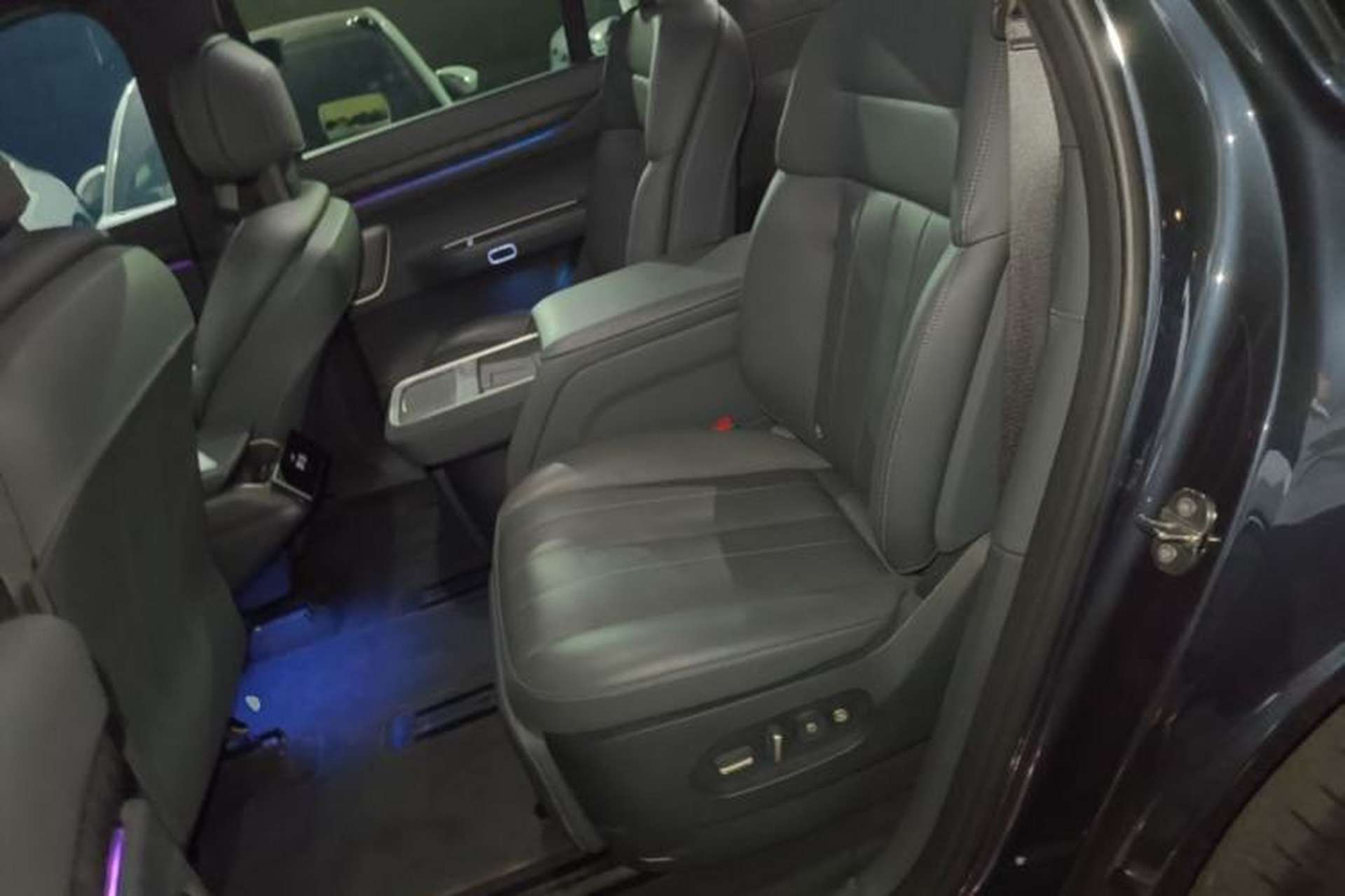 Used Nio ES8 2023 100kWh Signature Edition Left Rear Seat
