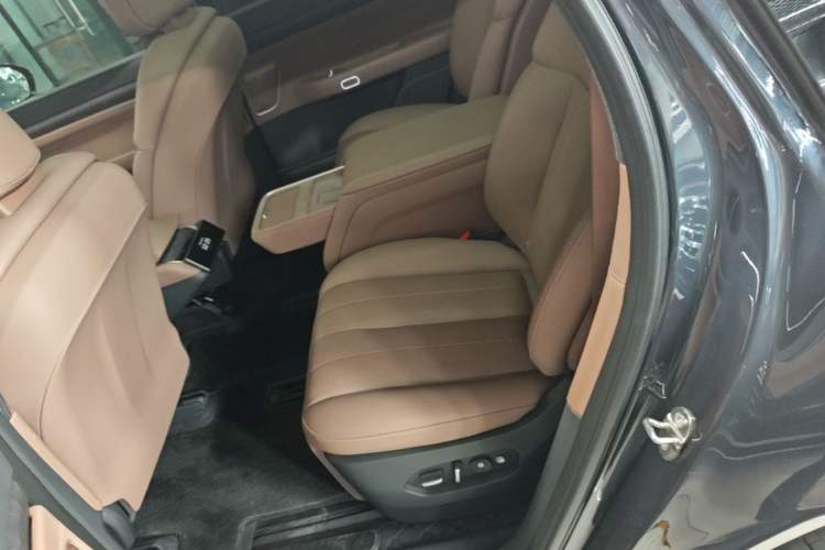 Used Nio ES8 2023 75 kWh Executive Edition Left Rear Seat