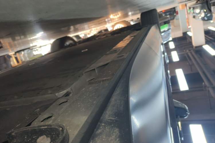 Used Nio ES8 2023 75 kWh Executive Edition Left Side Sill