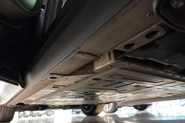 Used Nio ES8 2023 75 kWh Left Side Sill
