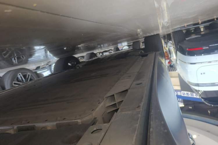 Used Nio ES8 2023 75 kWh Left Side Sill