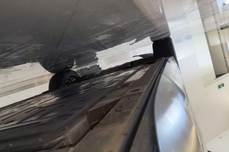 Used Nio ES8 2023 75 kWh Executive Edition Left Side Sill