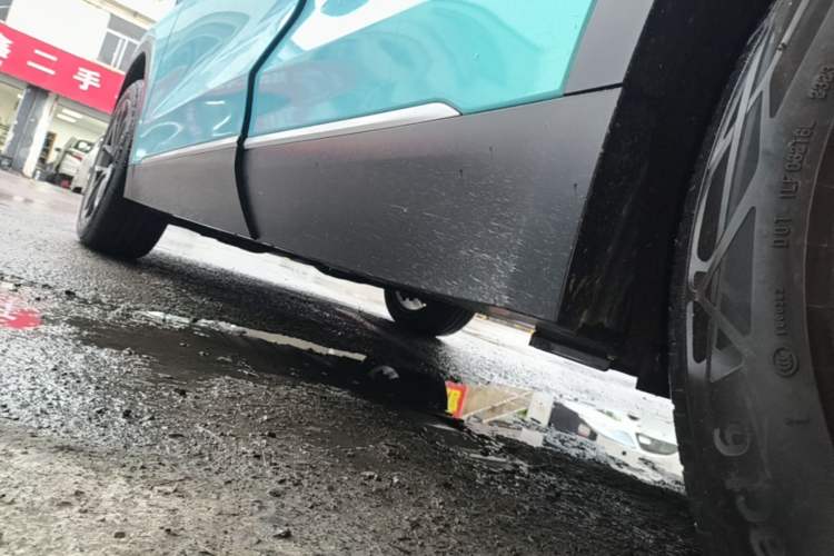 Used Nio ES8 2023 75 kWh Left Side Sill