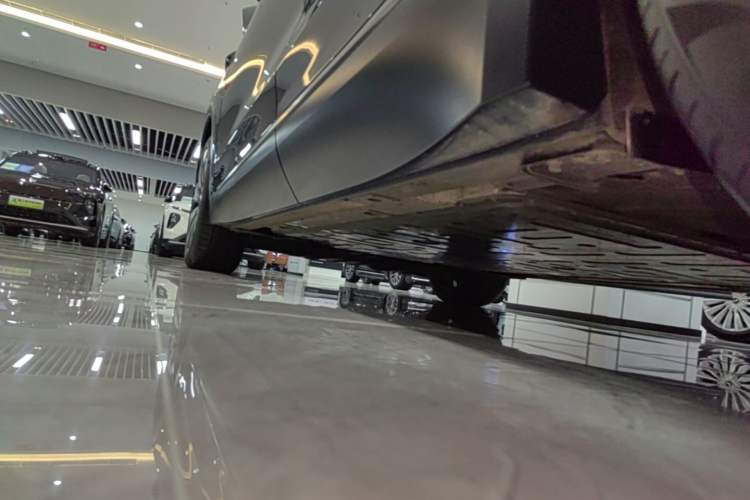 Used Nio ES8 2023 75 kWh Executive Edition Left Side Sill