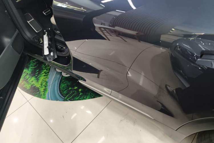 Used Nio ES8 2023 75 kWh Left Side Sill