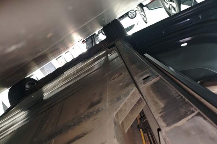 Used Nio ES8 2023 75 kWh Left Side Sill