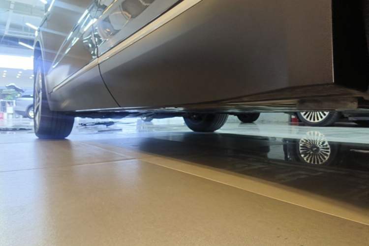Used Nio ES8 2023 75 kWh Executive Edition Left Side Sill