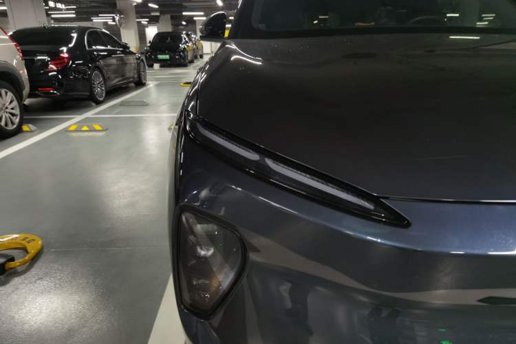 Used Nio ES8 2023 75 kWh Executive Edition Right Front Headlight