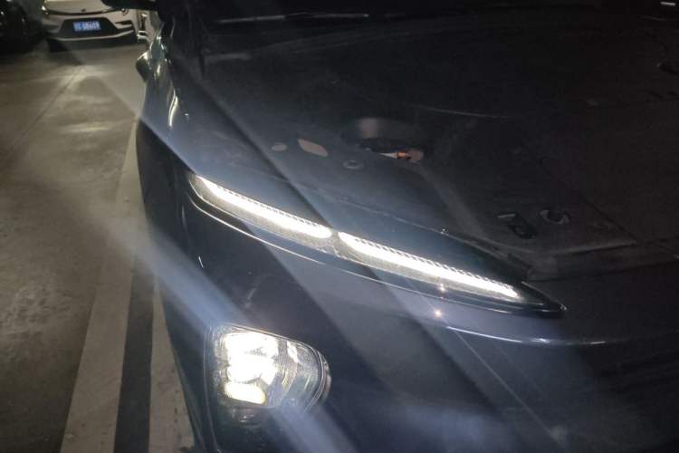 Used Nio ES8 2023 75 kWh Executive Edition Right Front Headlight