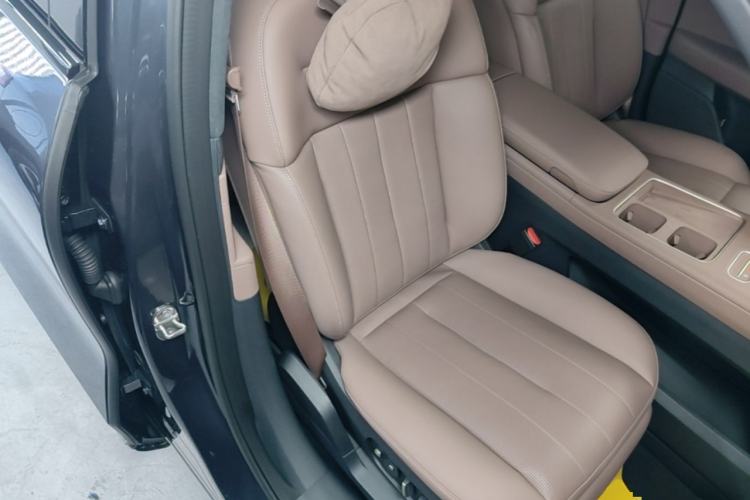 Used Nio ES8 2023 75 kWh Right Front Seat
