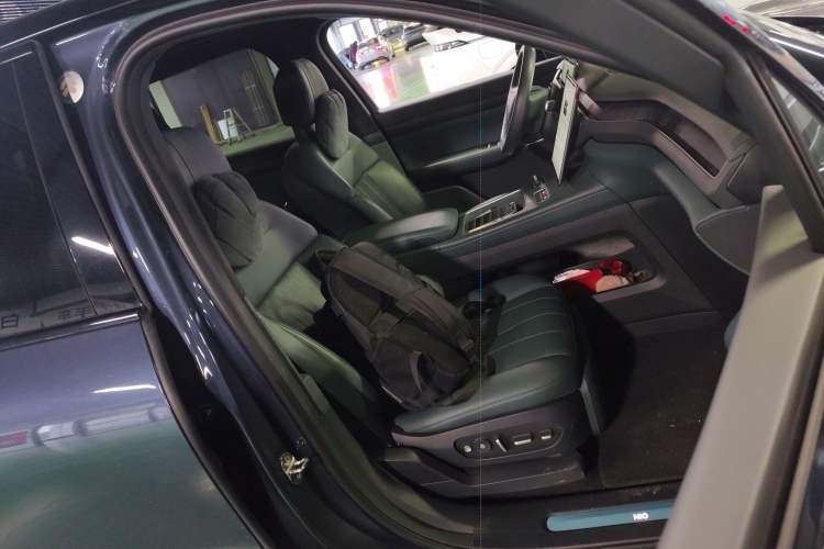 Used Nio ES8 2023 100kWh Signature Edition Right Front Seat