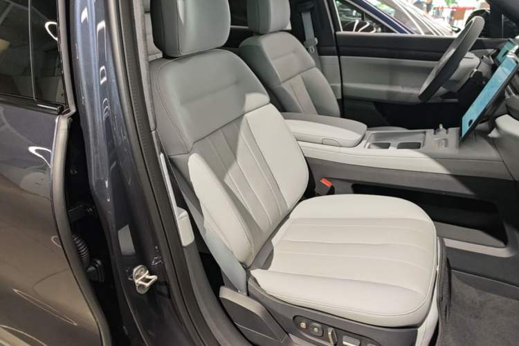 Used Nio ES8 2023 75 kWh Right Front Seat