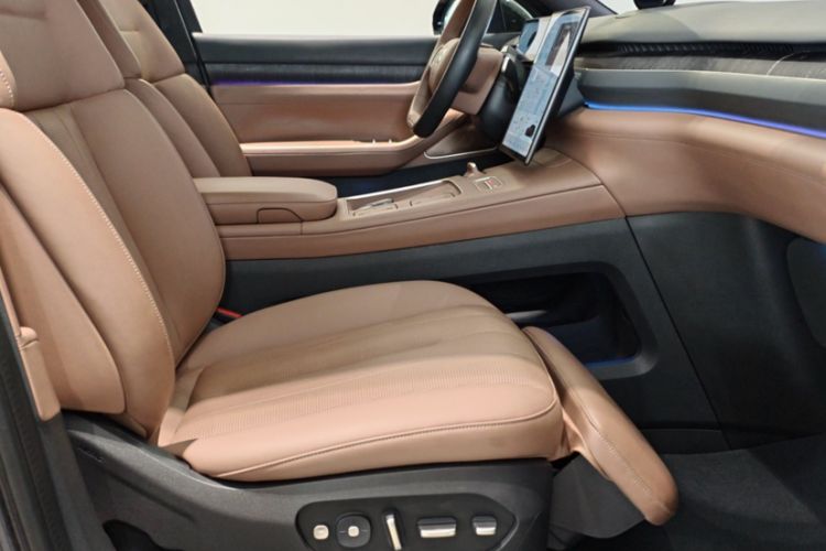 Used Nio ES8 2023 75 kWh Executive Edition Right Front Seat