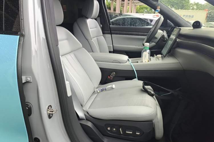 Used Nio ES8 2023 75 kWh Right Front Seat