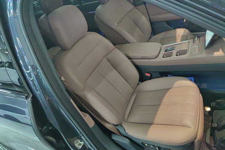 Used Nio ES8 2023 75 kWh Executive Edition Right Front Seat