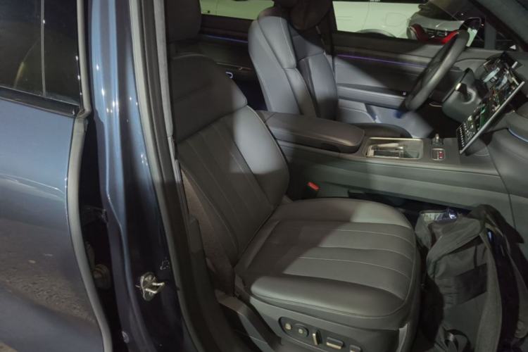 Used Nio ES8 2023 100kWh Signature Edition Right Front Seat