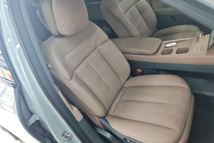 Used Nio ES8 2023 100kWh Signature Edition Right Front Seat