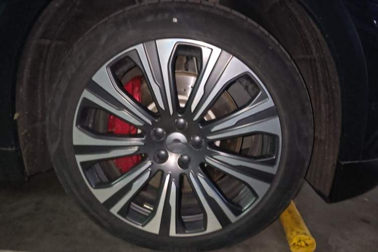 Used Nio ES8 2023 75 kWh Executive Edition Right Front Wheel Hub