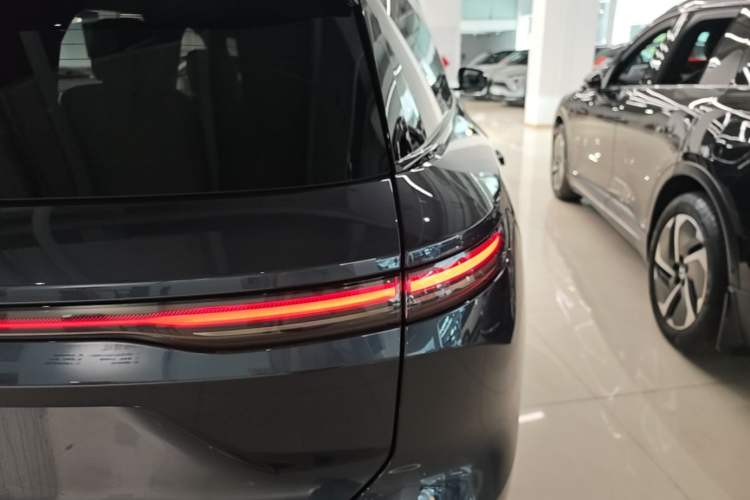 Used Nio ES8 2023 75 kWh Right Rear Taillight