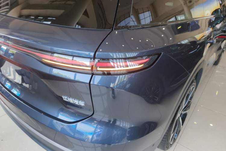 Used Nio ES8 2023 75 kWh Right Rear Taillight
