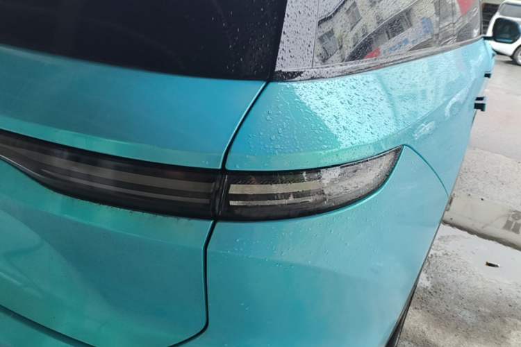 Used Nio ES8 2023 75 kWh Right Rear Taillight