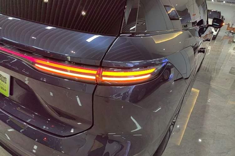 Used Nio ES8 2023 75 kWh Executive Edition Right Rear Taillight