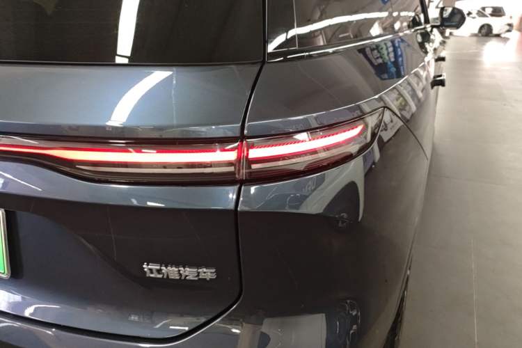 Used Nio ES8 2023 75 kWh Right Rear Taillight