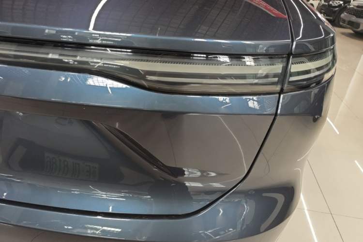 Used Nio ES8 2023 75 kWh Executive Edition Right Rear Taillight