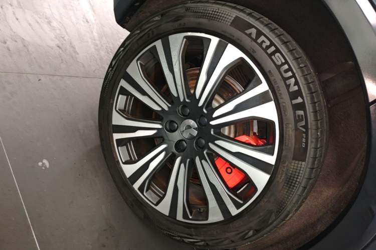 Used Nio ES8 2023 75 kWh Right Rear Wheel Hub