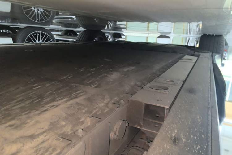 Used Nio ES8 2023 75 kWh Right Side Sill