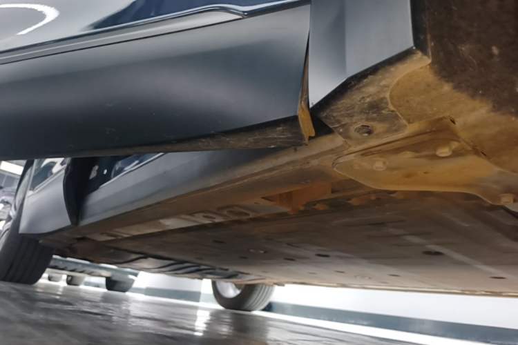 Used Nio ES8 2023 75 kWh Executive Edition Right Side Sill