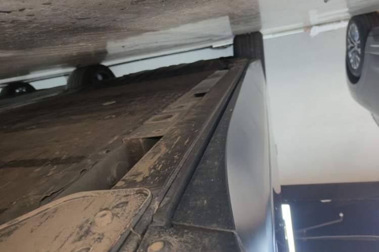 Used Nio ES8 2023 75 kWh Executive Edition Right Side Sill