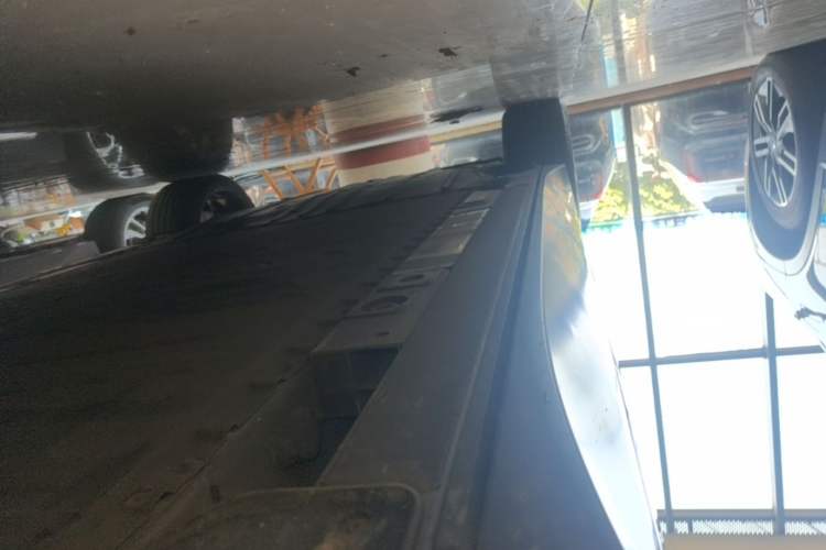 Used Nio ES8 2023 75 kWh Right Side Sill