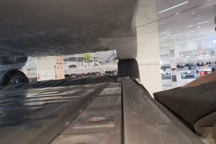 Used Nio ES8 2023 75 kWh Executive Edition Right Side Sill