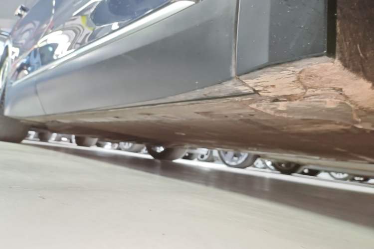 Used Nio ES8 2023 100kWh Signature Edition Right Side Sill