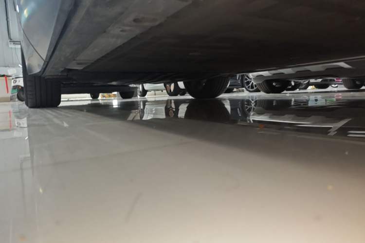 Used Nio ES8 2023 75 kWh Executive Edition Right Side Sill