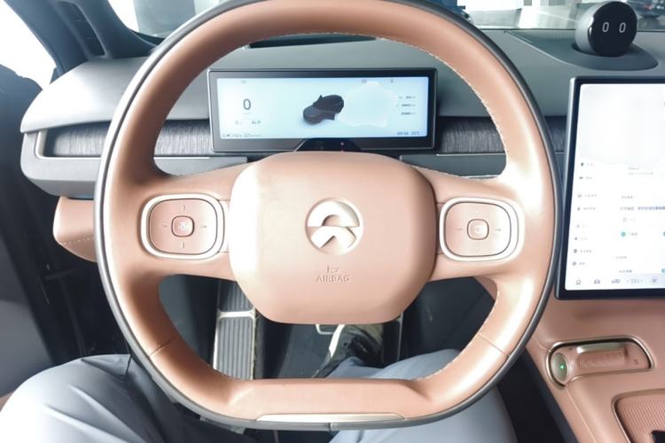 Used Nio ES8 2023 75 kWh Executive Edition Steering Wheel